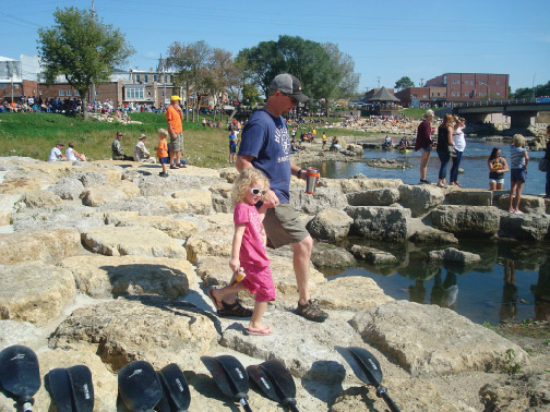 Rock the Rapids: turning dangerous dams into places for family fun draws crowds to communities | Iowa Outdoors magazine